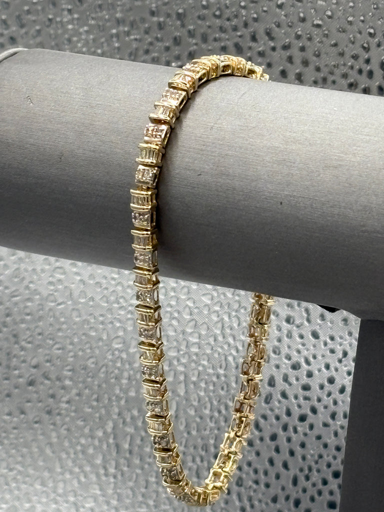 14 Karat Yellow Gold Ladies Round & Baguette Diamond Bracelet