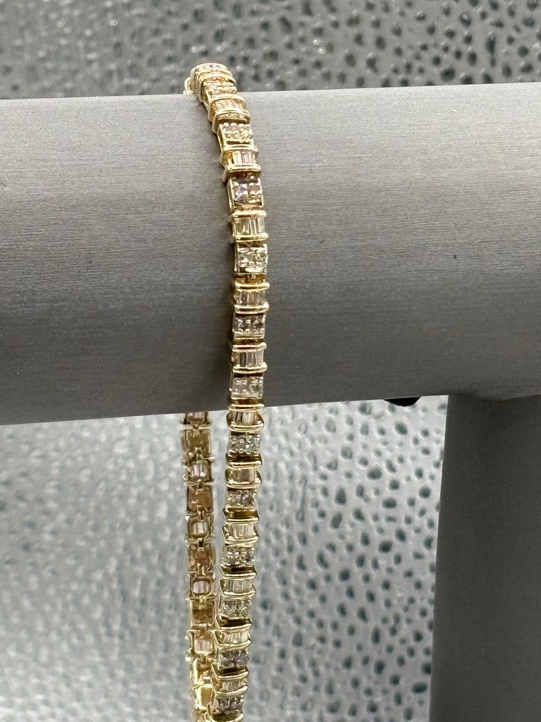 14 Karat Yellow Gold Ladies Round & Baguette Diamond Bracelet