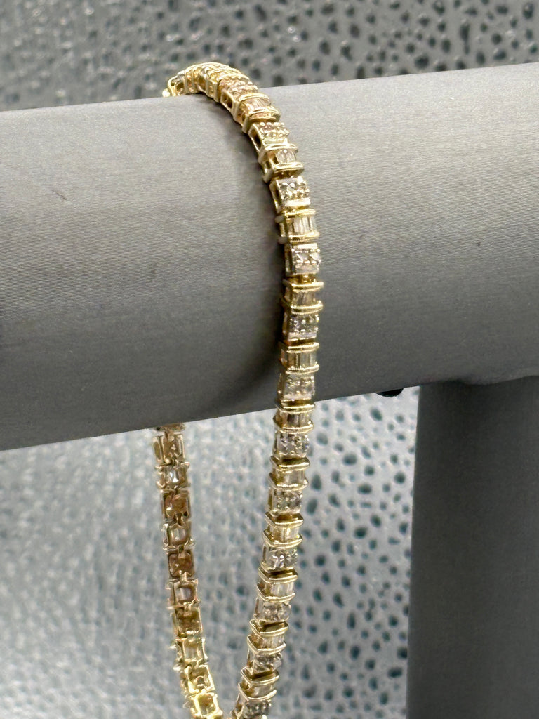 14 Karat Yellow Gold Ladies Round & Baguette Diamond Bracelet
