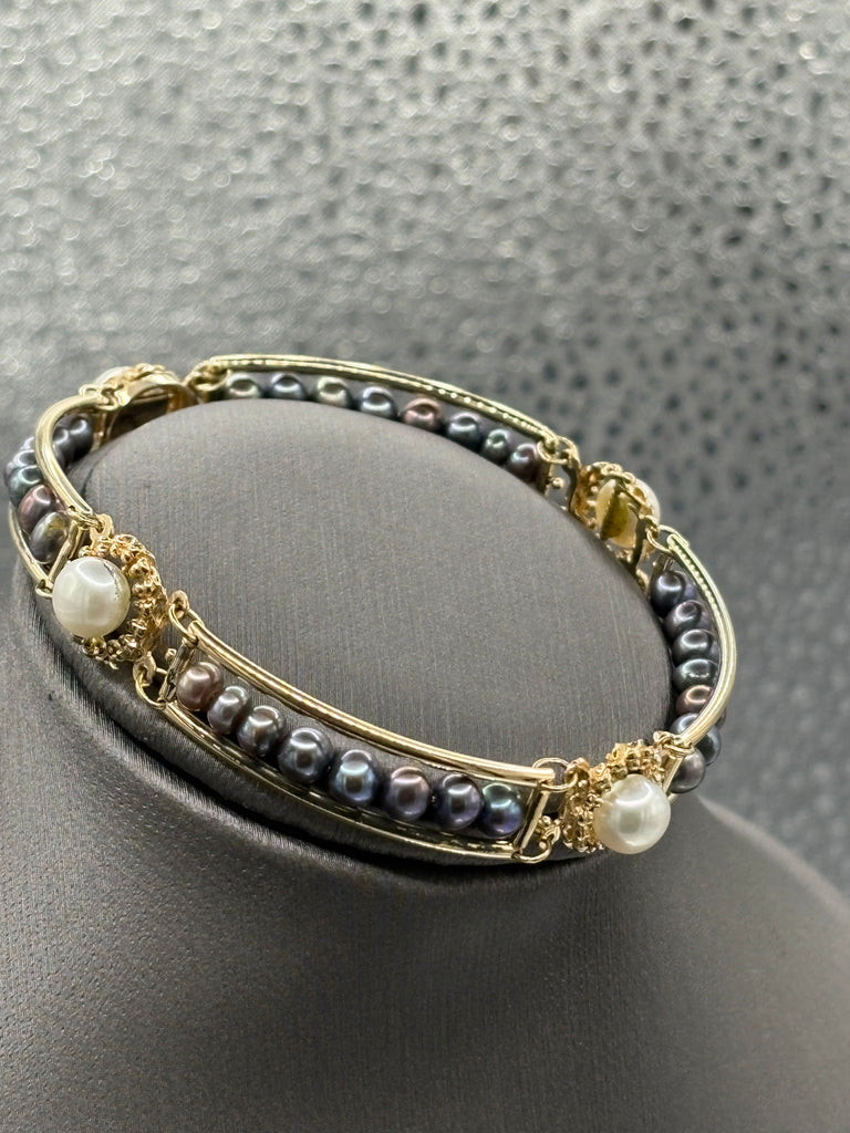 14 Karat Yellow Gold Ladies White & Black Pearl Bracelet