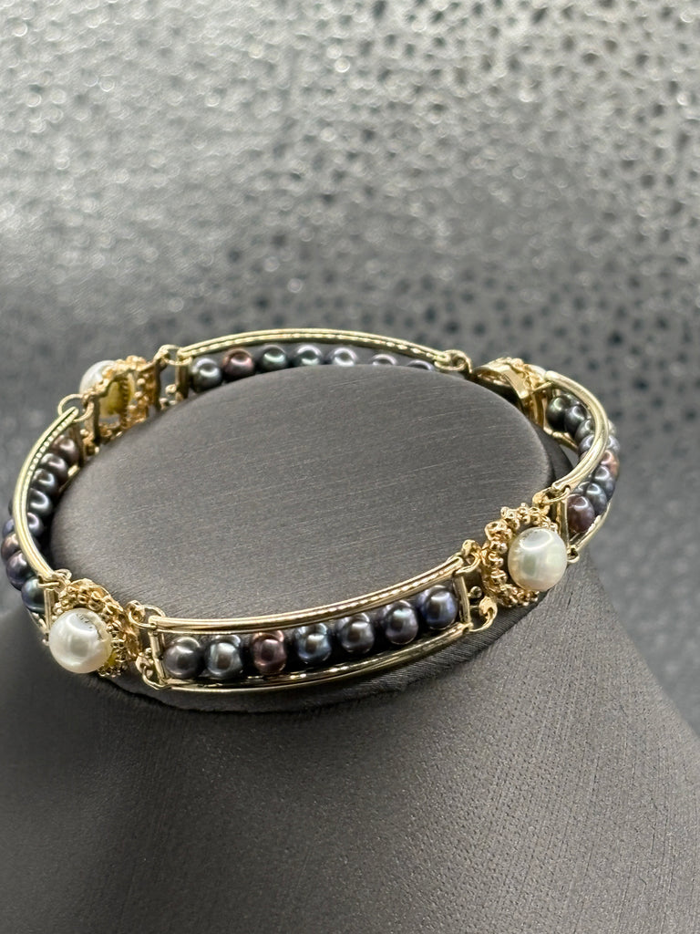 14 Karat Yellow Gold Ladies White & Black Pearl Bracelet