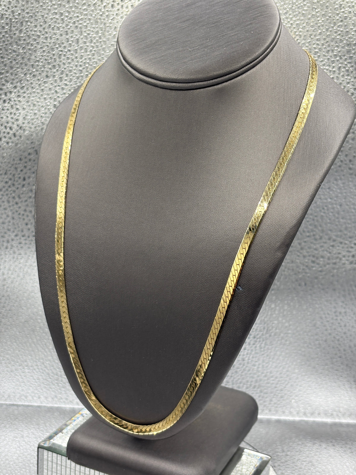 14 Karat Yellow Gold Vintage Beveled Herringbone Chain