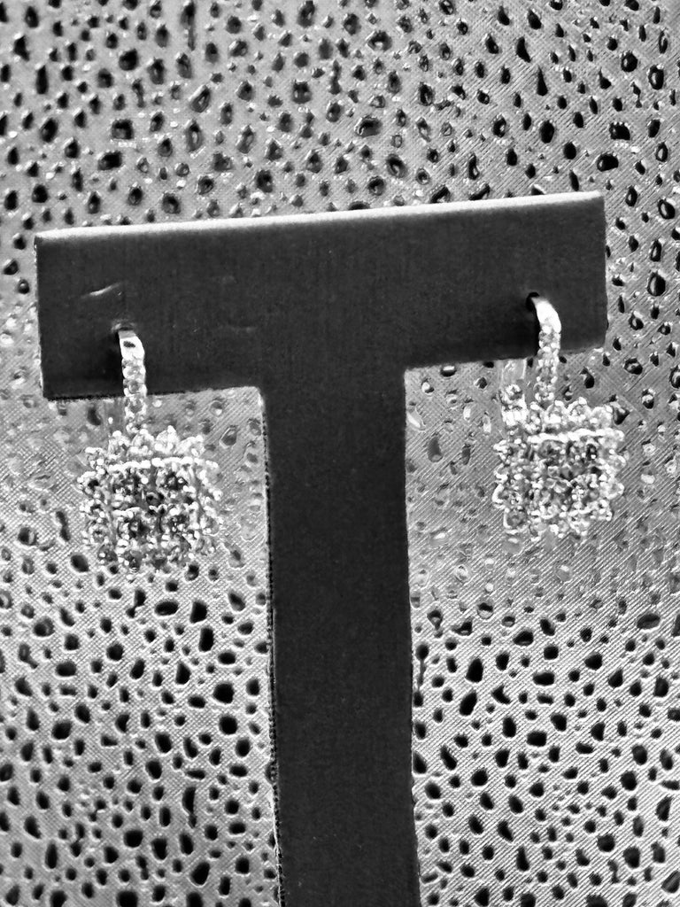 18 Karat White Gold Ladies Fabulous Dangling Diamond Earrings