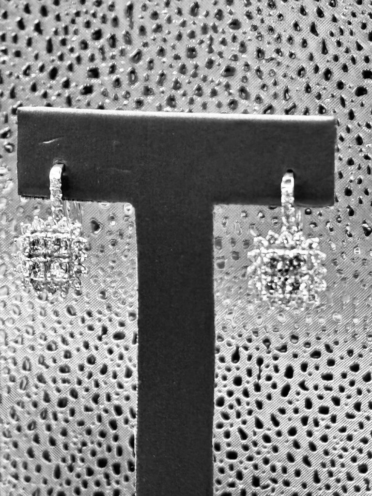 18 Karat White Gold Ladies Fabulous Dangling Diamond Earrings