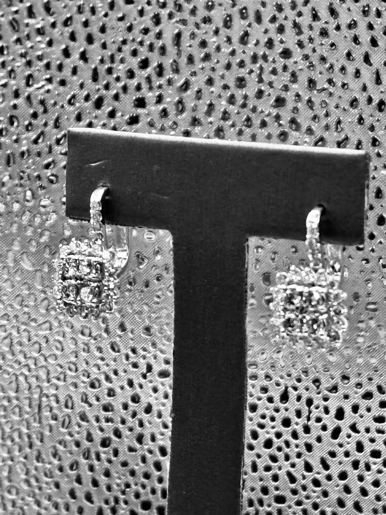 18 Karat White Gold Ladies Fabulous Dangling Diamond Earrings
