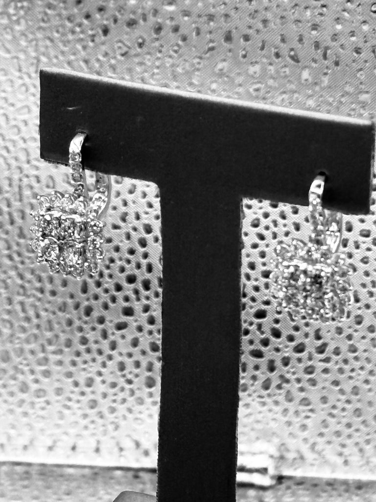 18 Karat White Gold Ladies Fabulous Dangling Diamond Earrings