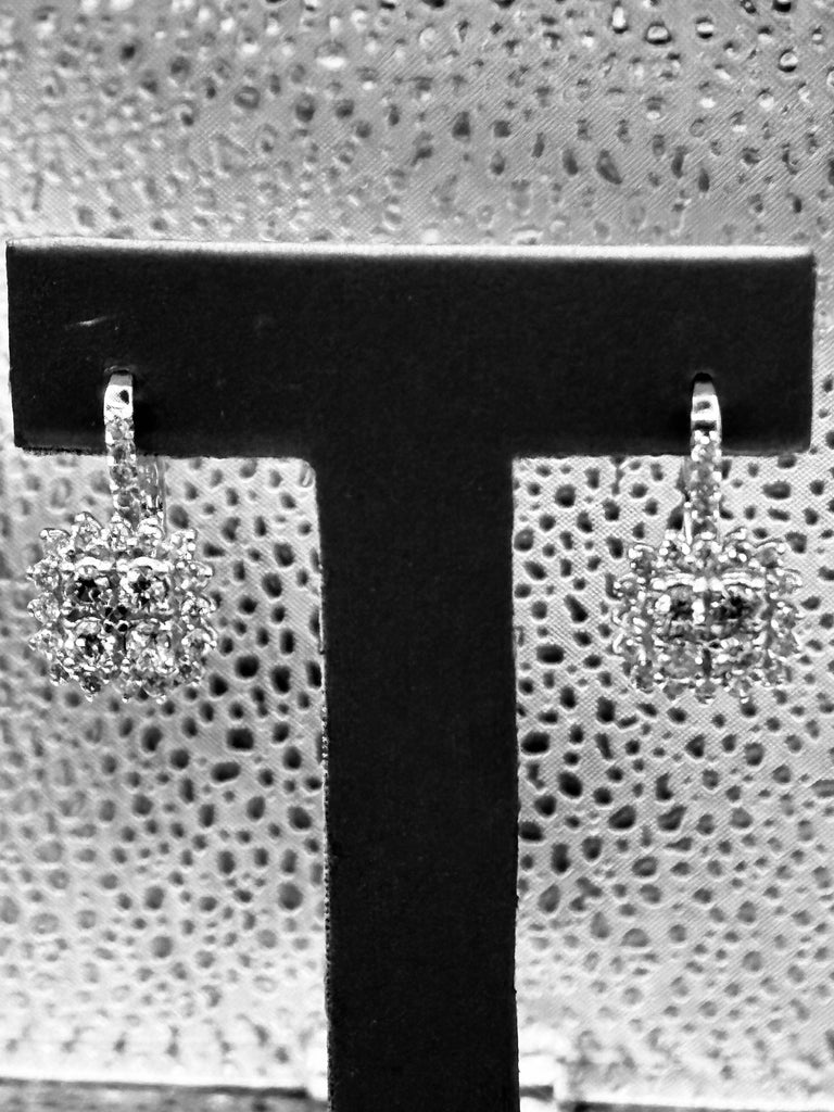 18 Karat White Gold Ladies Fabulous Dangling Diamond Earrings