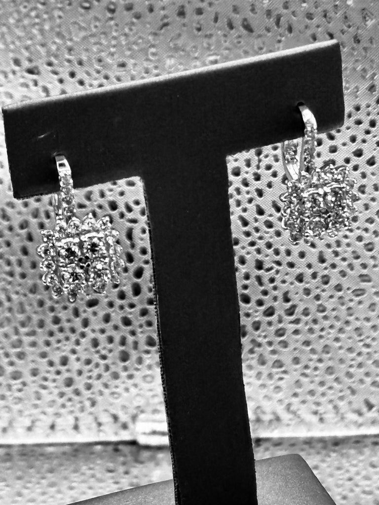 18 Karat White Gold Ladies Fabulous Dangling Diamond Earrings