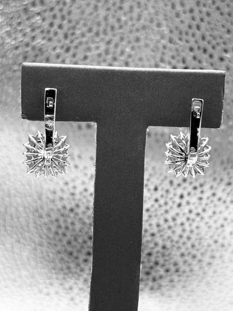 18 Karat White Gold Ladies Fabulous Dangling Diamond Earrings