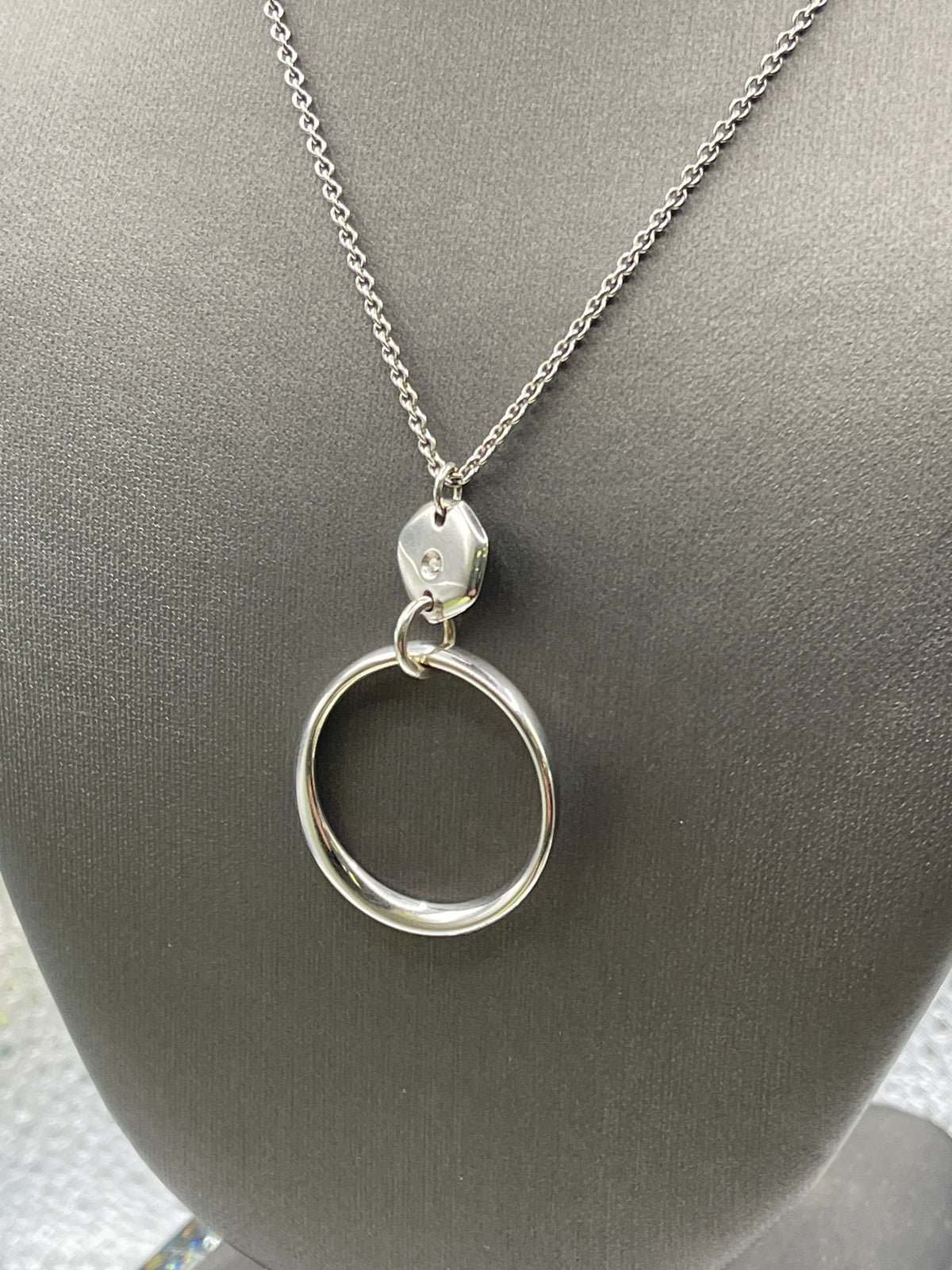 Beautiful Ladies 18 Karat White Gold Floating Diamond Galaxy Pendant & Chain
