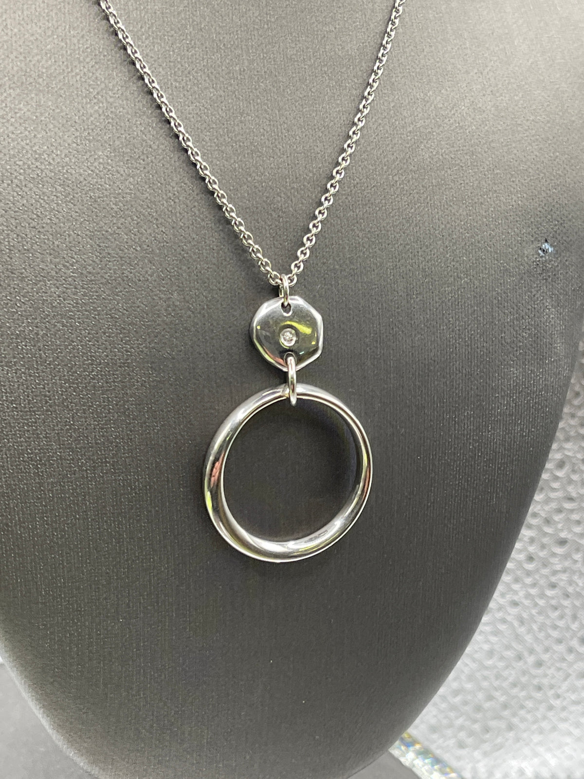 Beautiful Ladies 18 Karat White Gold Floating Diamond Galaxy Pendant & Chain