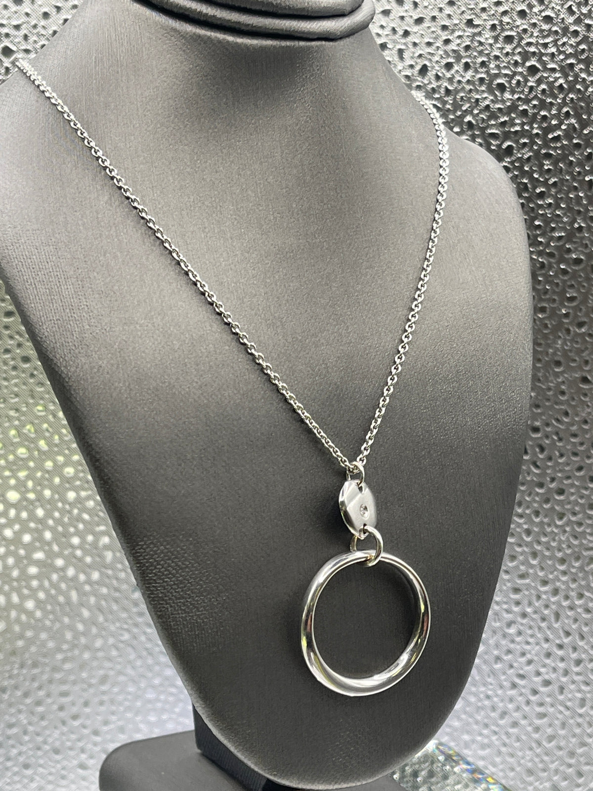 Beautiful Ladies 18 Karat White Gold Floating Diamond Galaxy Pendant & Chain