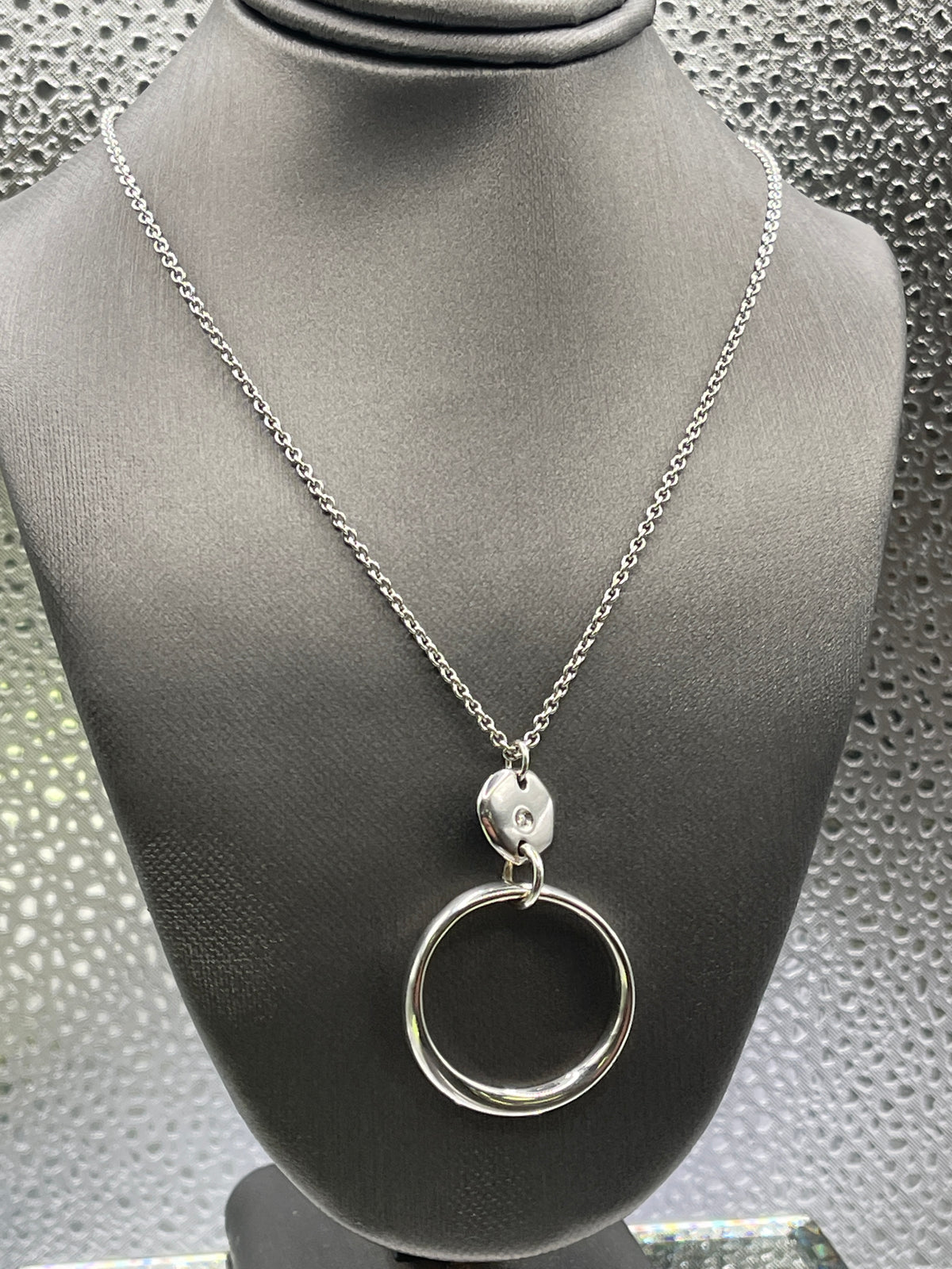 Beautiful Ladies 18 Karat White Gold Floating Diamond Galaxy Pendant & Chain