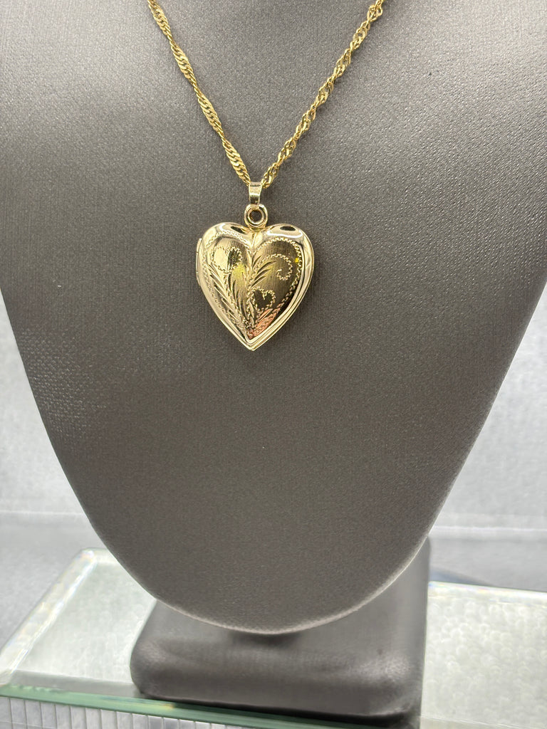 14 Karat Yellow Gold Ladies Engraved Heart Locket Pendant