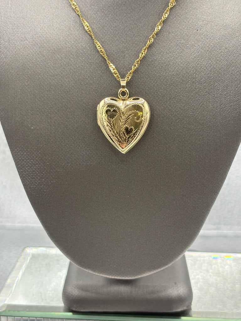 14 Karat Yellow Gold Ladies Engraved Heart Locket Pendant