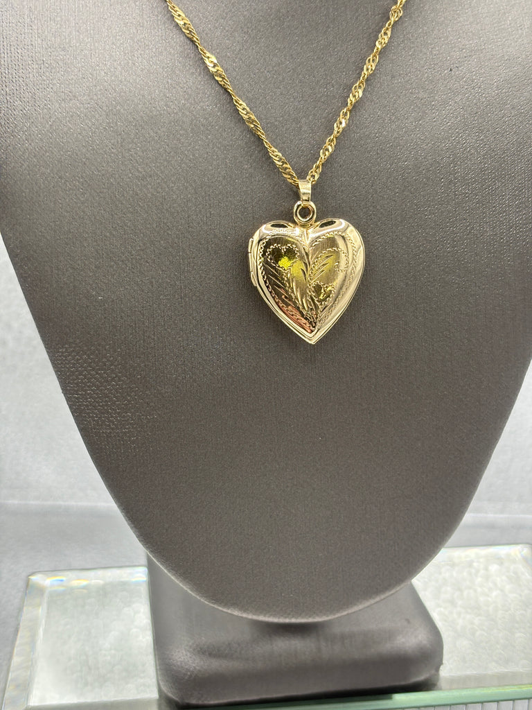 14 Karat Yellow Gold Ladies Engraved Heart Locket Pendant