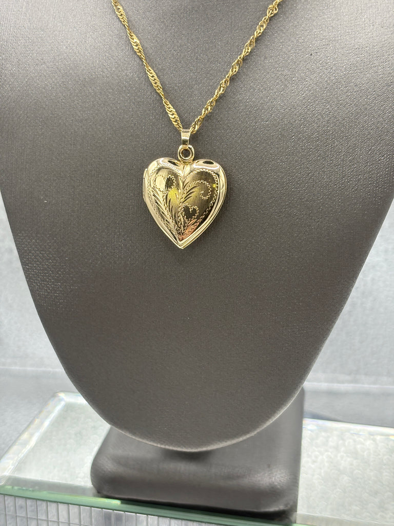 14 Karat Yellow Gold Ladies Engraved Heart Locket Pendant