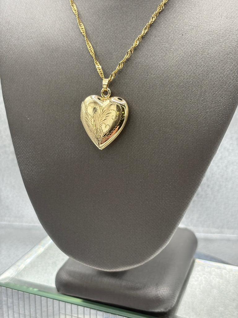 14 Karat Yellow Gold Ladies Engraved Heart Locket Pendant