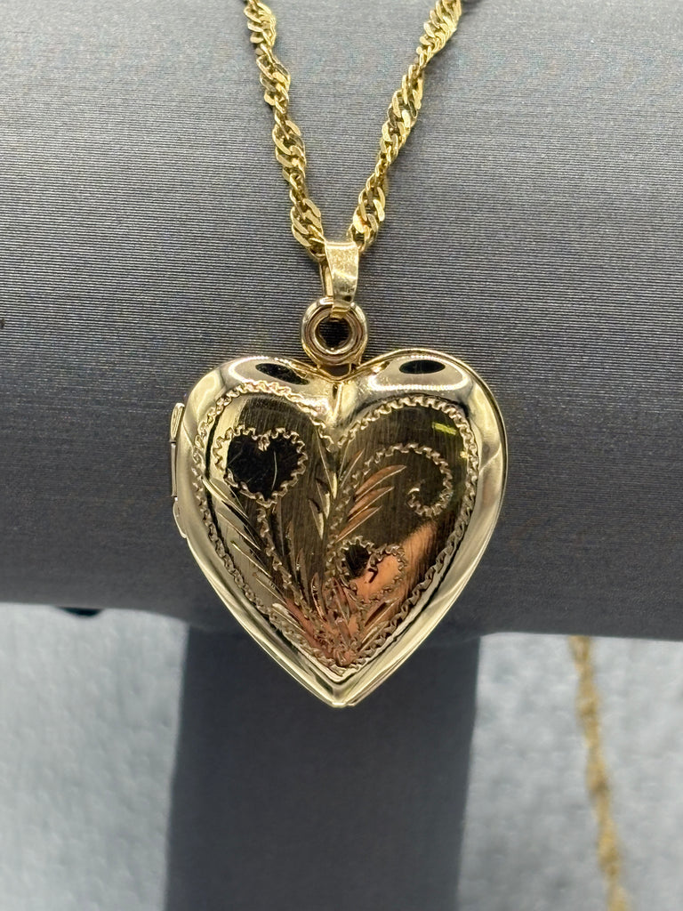 14 Karat Yellow Gold Ladies Engraved Heart Locket Pendant