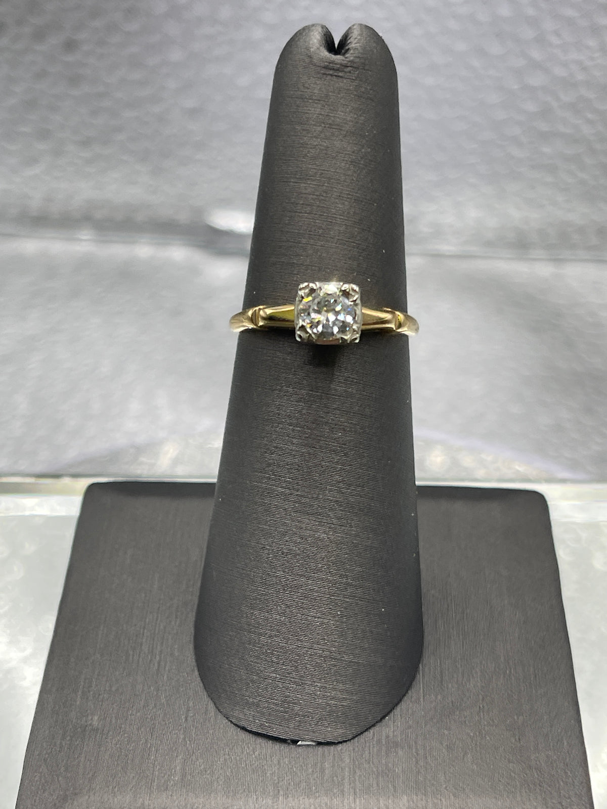 A ladies Vintage 14 Karat Yellow Gold Diamond Engagement Ring