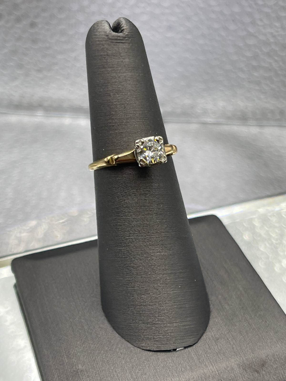 A ladies Vintage 14 Karat Yellow Gold Diamond Engagement Ring