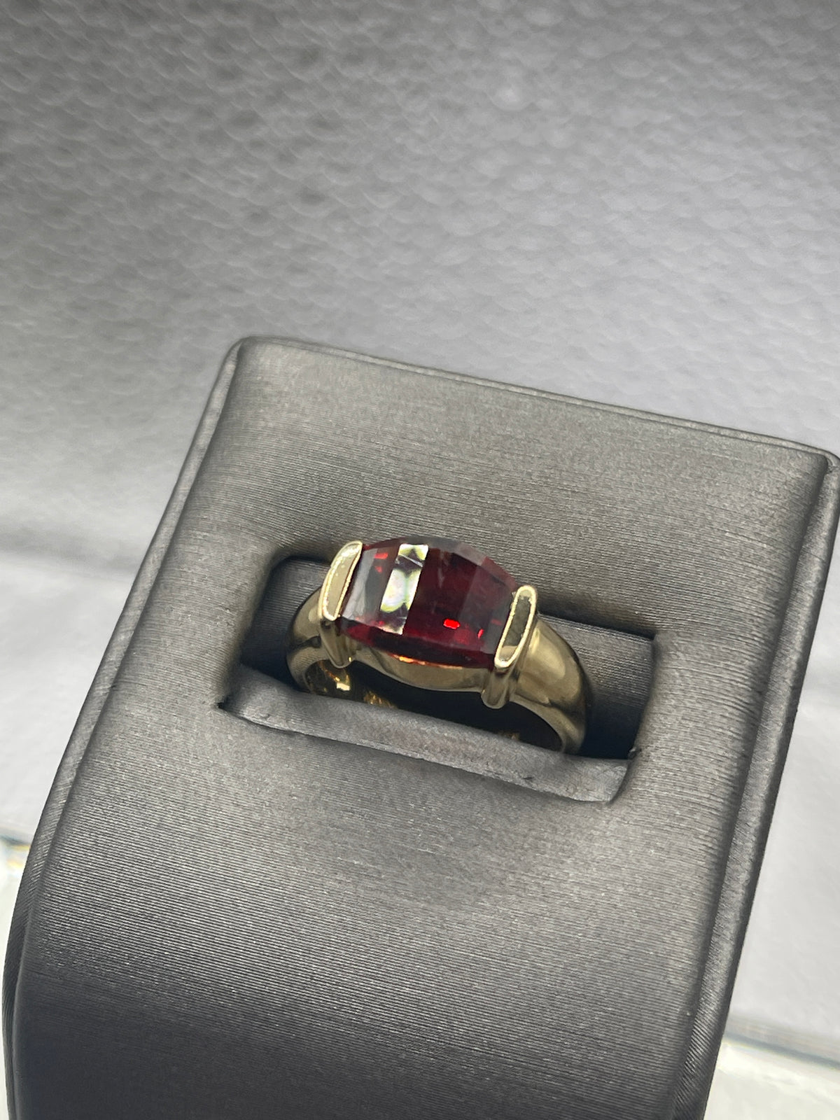 Ladies / Gents 14 Karat Yellow Gold Faceted Almandine Garnet Ring
