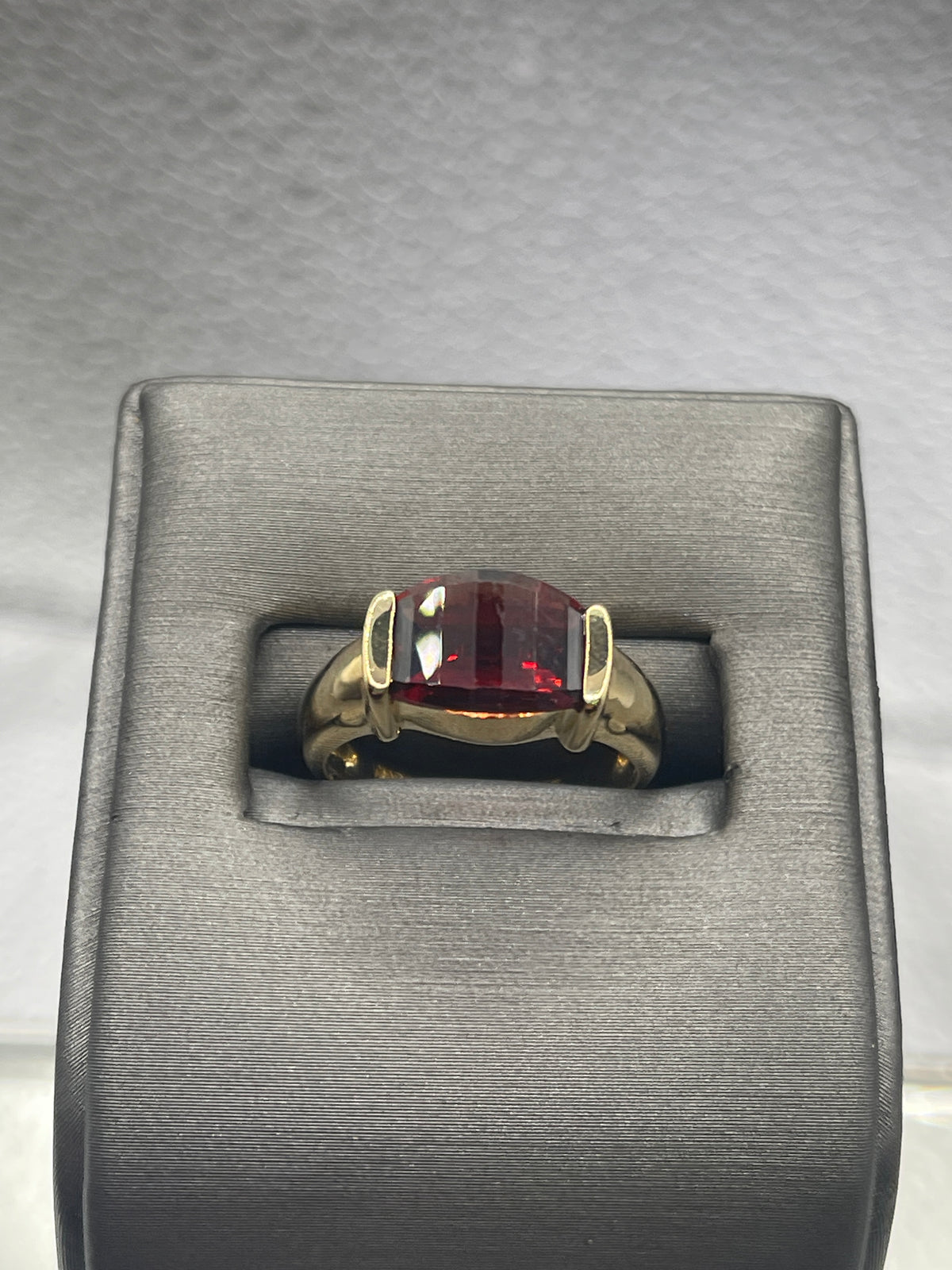 Ladies / Gents 14 Karat Yellow Gold Faceted Almandine Garnet Ring