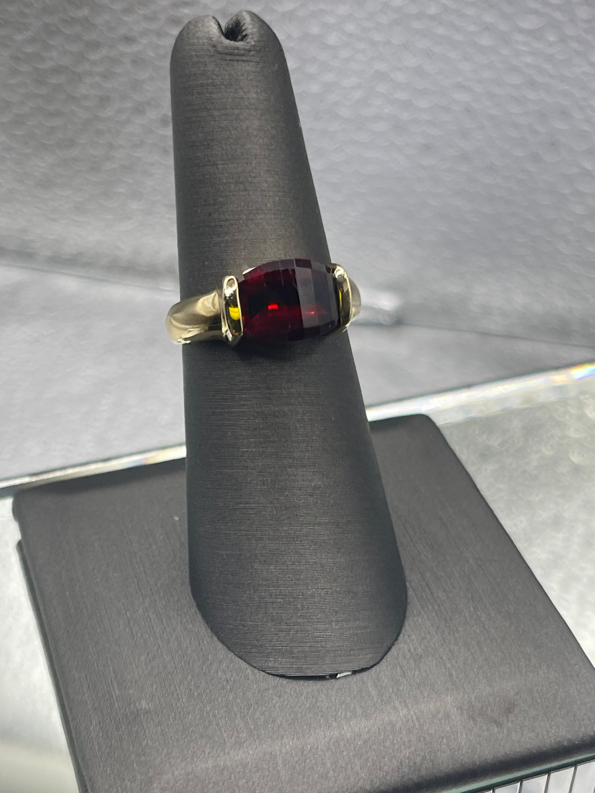 Ladies / Gents 14 Karat Yellow Gold Faceted Almandine Garnet Ring