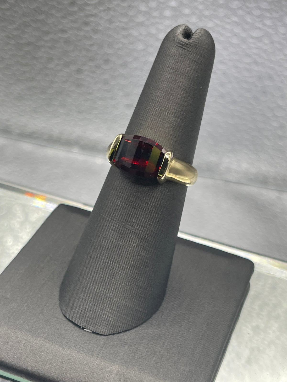 Ladies / Gents 14 Karat Yellow Gold Faceted Almandine Garnet Ring