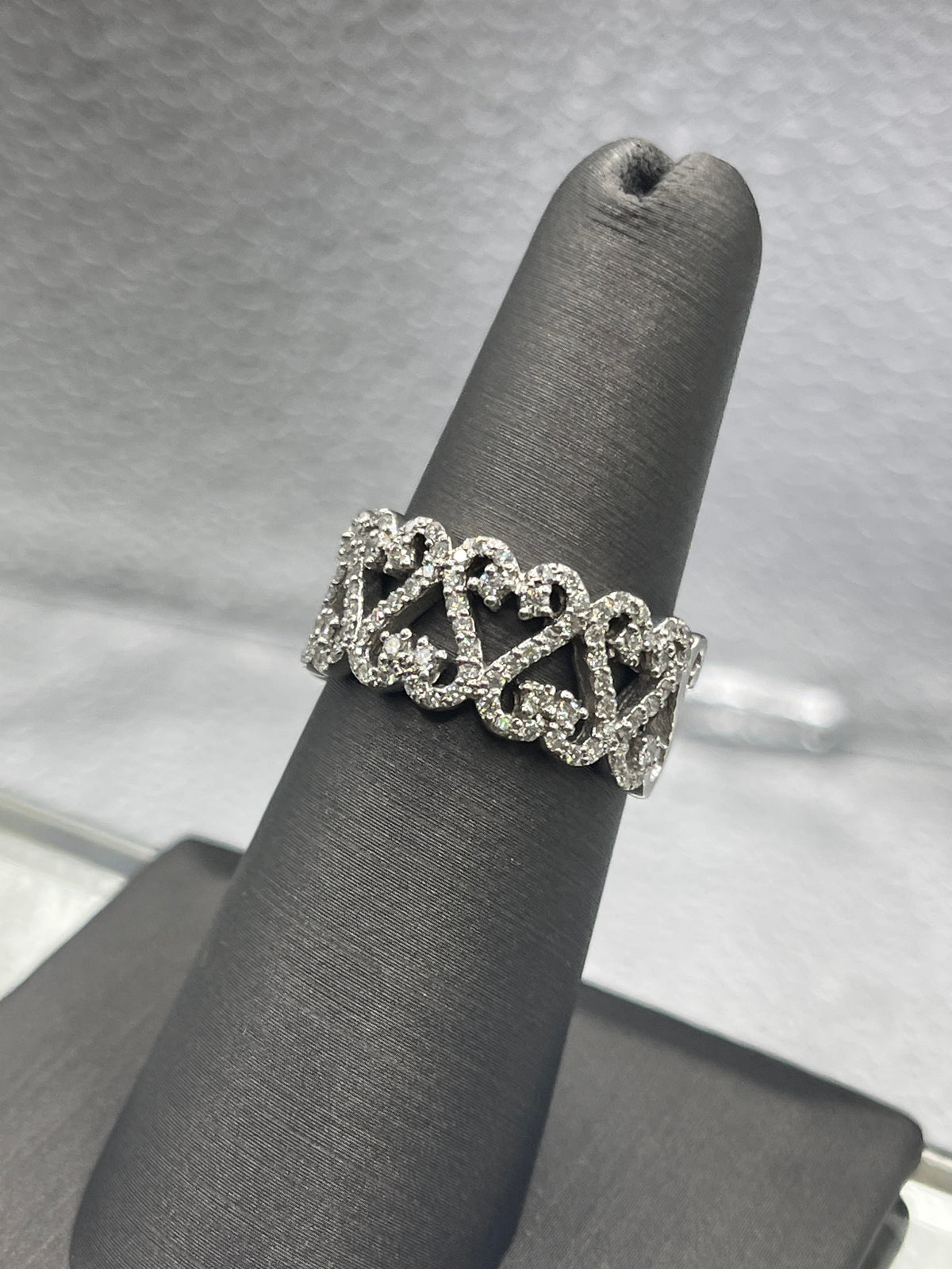 A Gorgeous Ladies 14 Karat White Gold Diamond Filagree Band