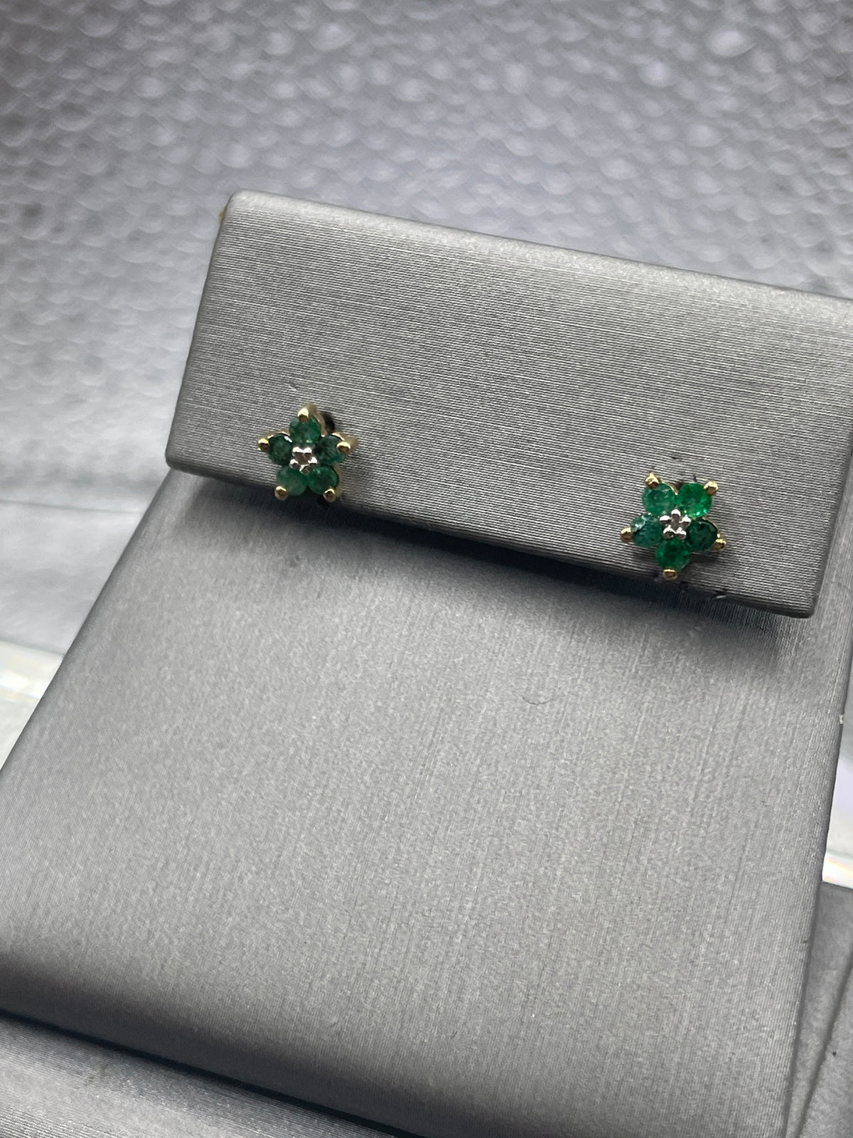 Ladies 10 Karat Solid Yellow Gold Emerald Floral Earrings