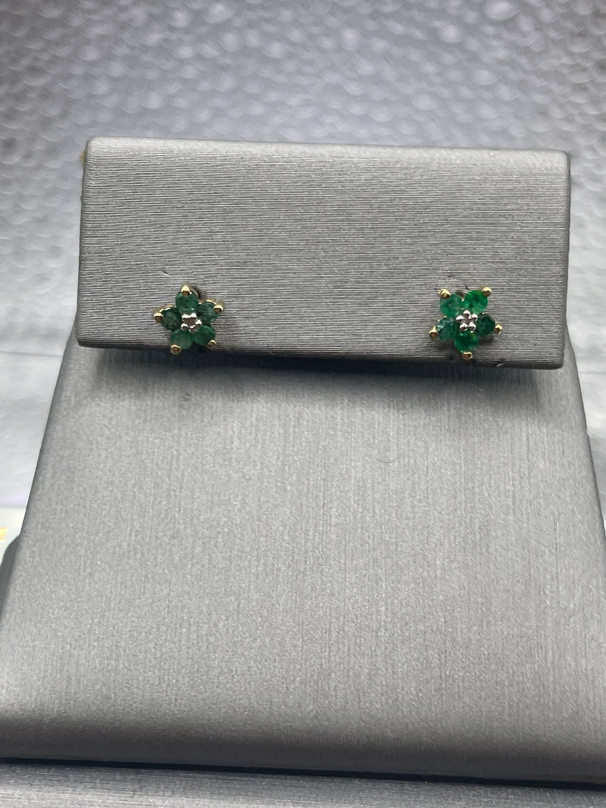 Ladies 10 Karat Solid Yellow Gold Emerald Floral Earrings