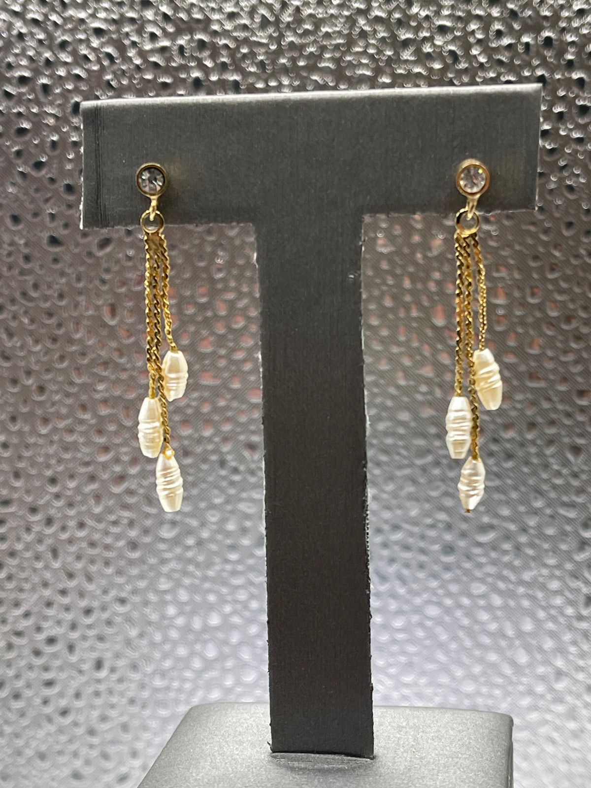Ladies 14 Karat Solid Yellow Gold Freshwater Pearl and Earrings