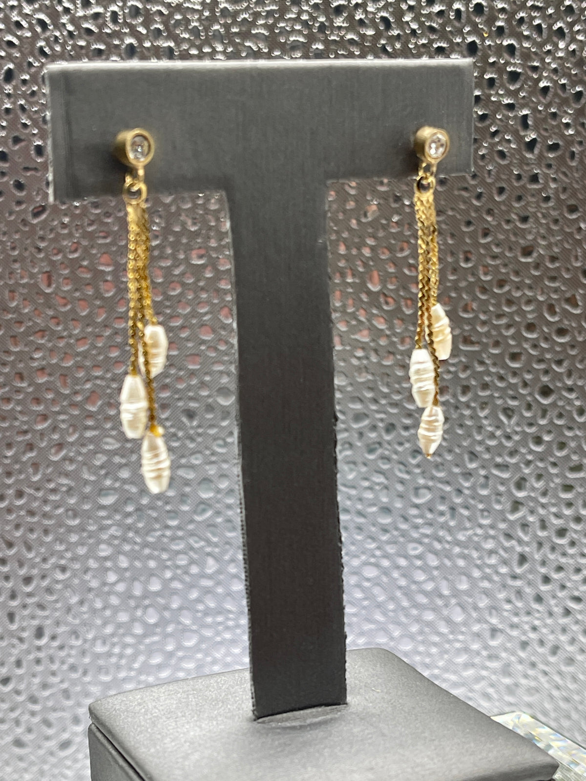 Ladies 14 Karat Solid Yellow Gold Freshwater Pearl and Earrings