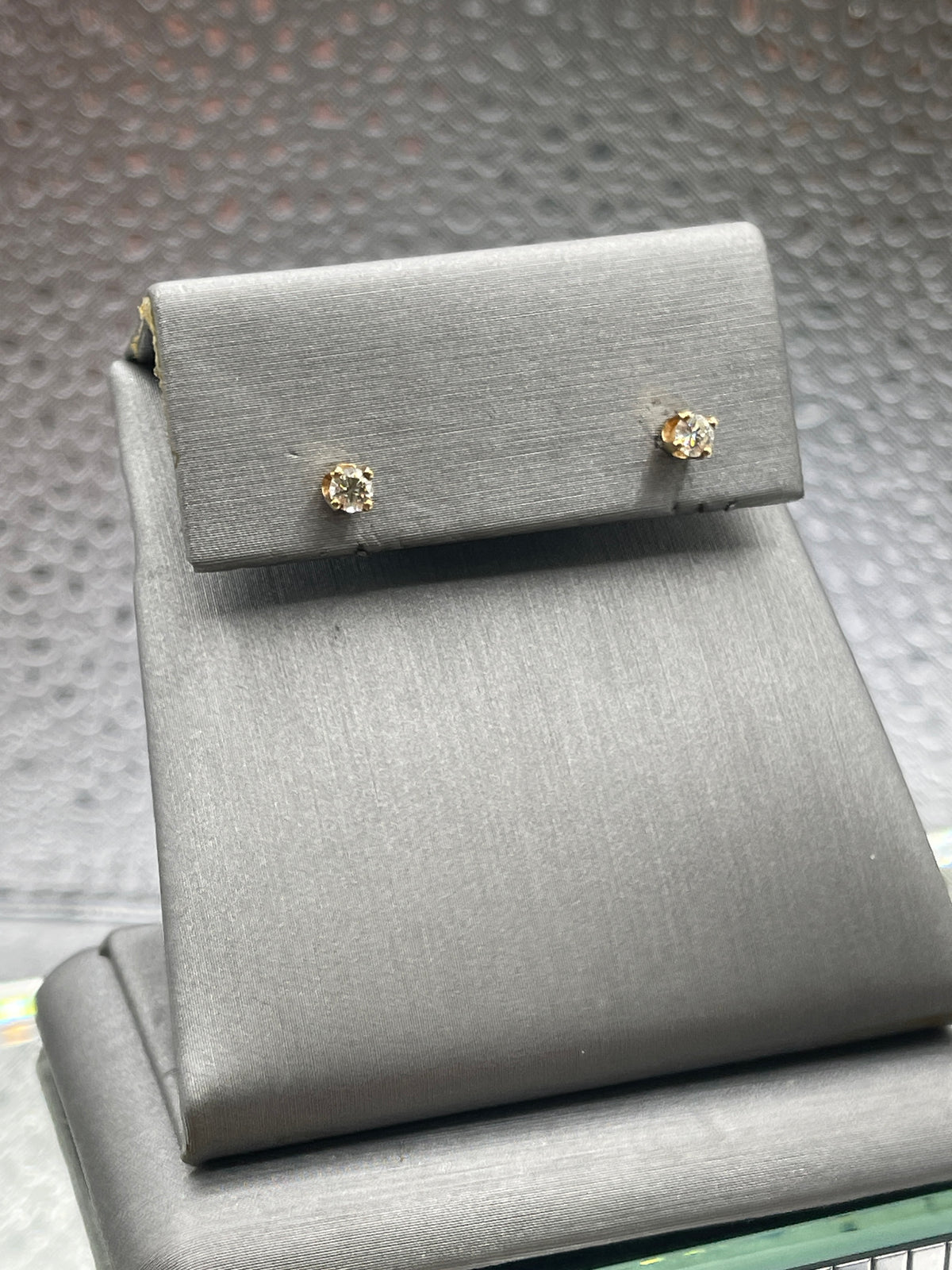 Ladies 14 Karat Solid Yellow Gold Diamond Stud Earrings