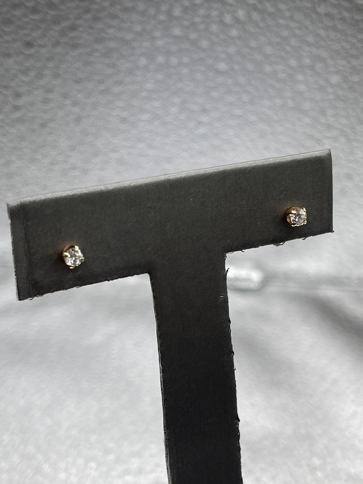 Ladies 14 Karat Solid Yellow Gold Diamond Stud Earrings