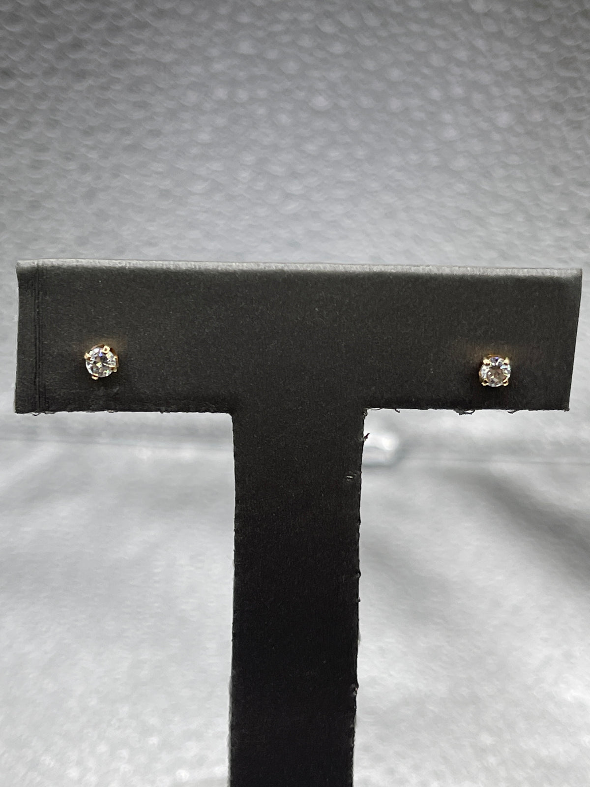 Ladies 14 Karat Solid Yellow Gold Diamond Stud Earrings