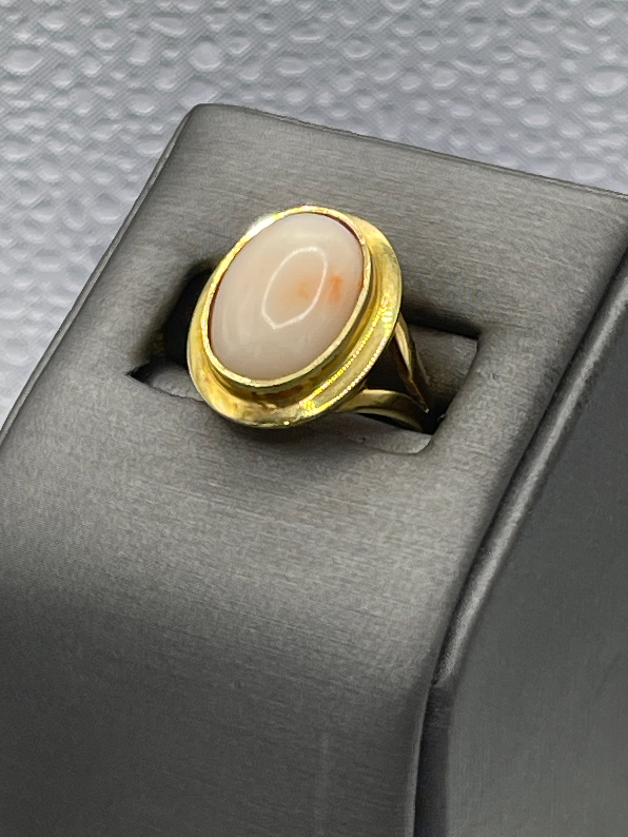 18 Karat Yellow Gold Pink Coral Ring – Philadelphia Gold Silver