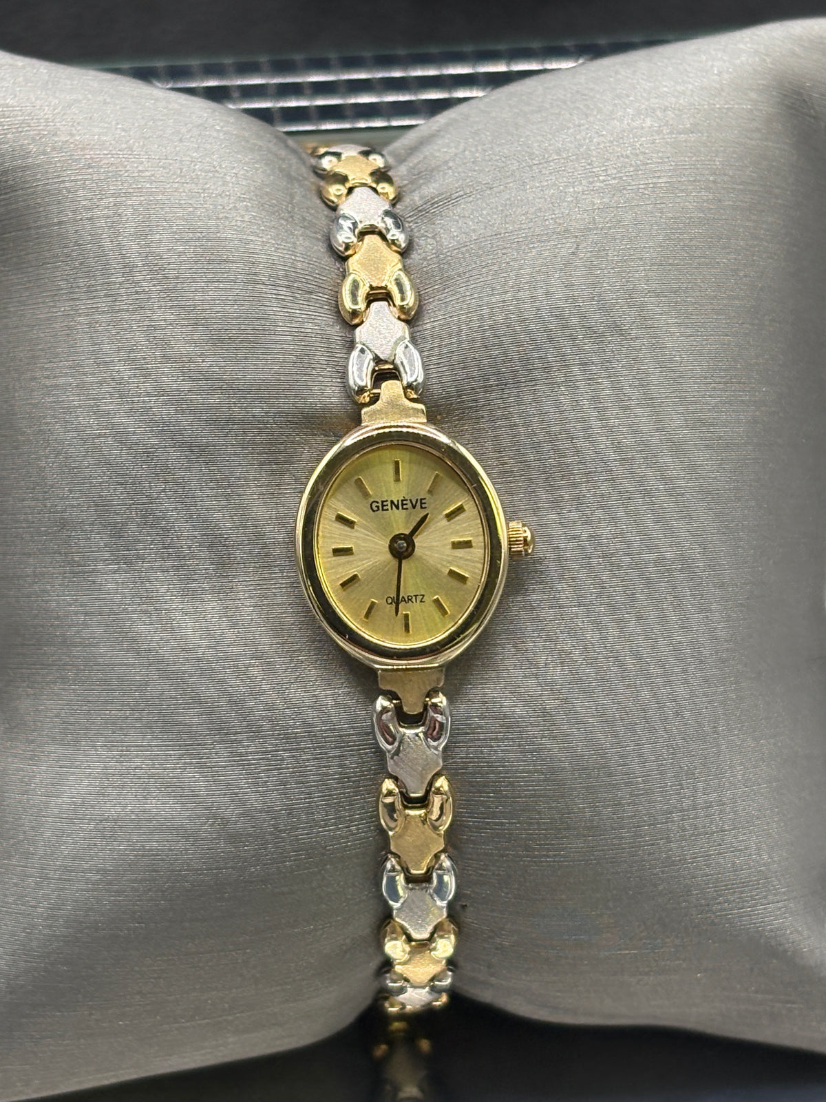 Vintage Seiko 14 karat solid yellow gold ladies watch
