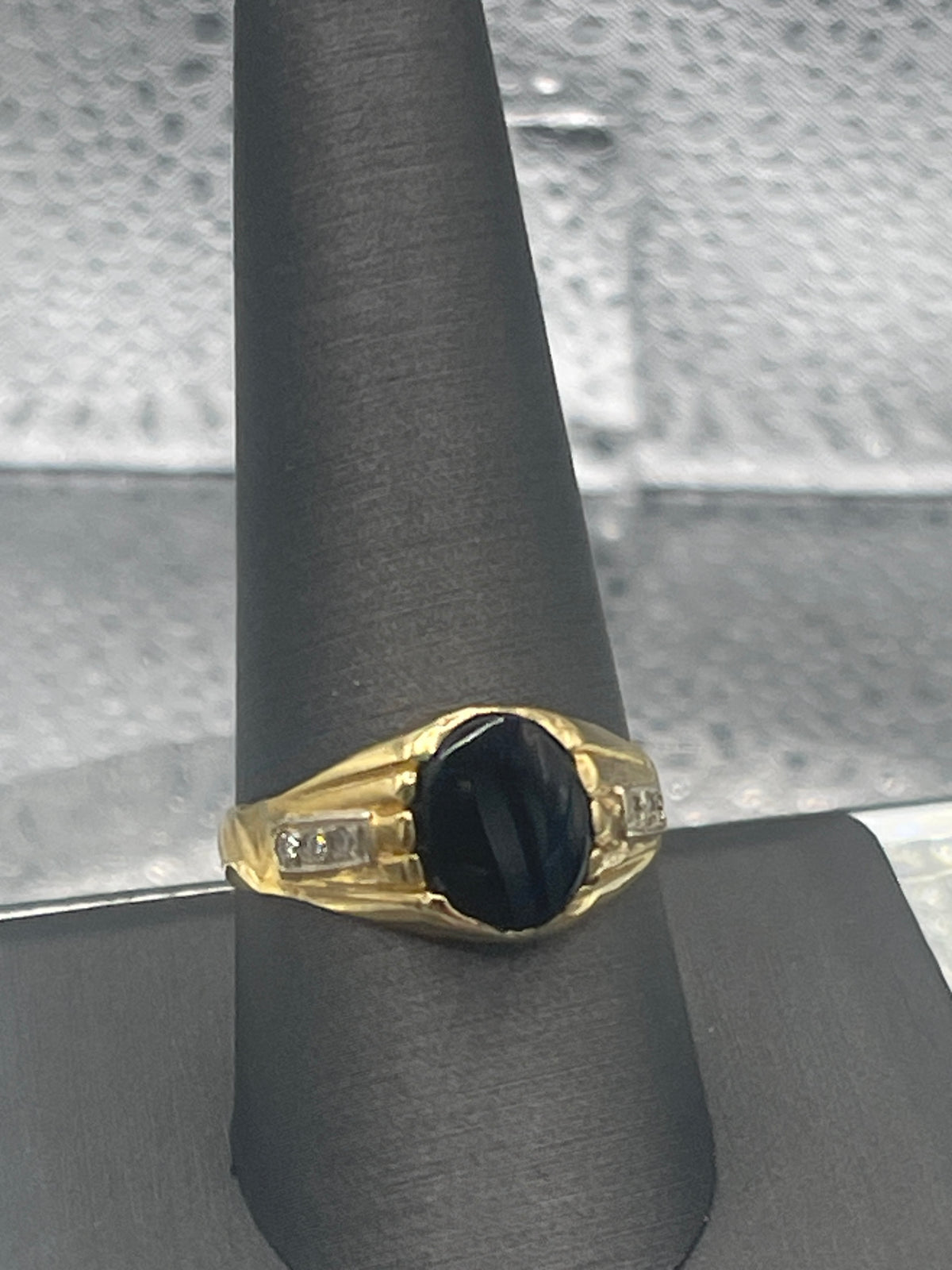 Ladies or Mens Vintage 18 Karat Solid Yellow Gold Black Onyx Ring