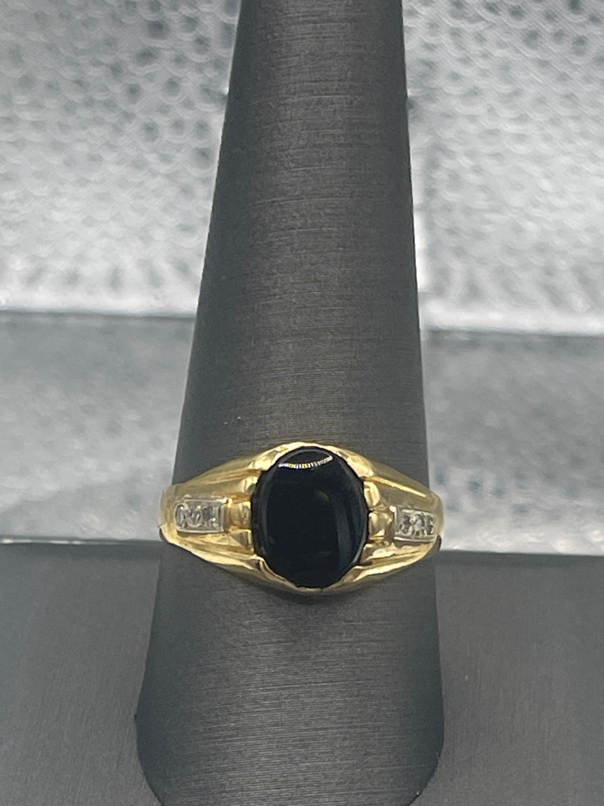 Ladies or Mens Vintage 18 Karat Solid Yellow Gold Black Onyx Ring