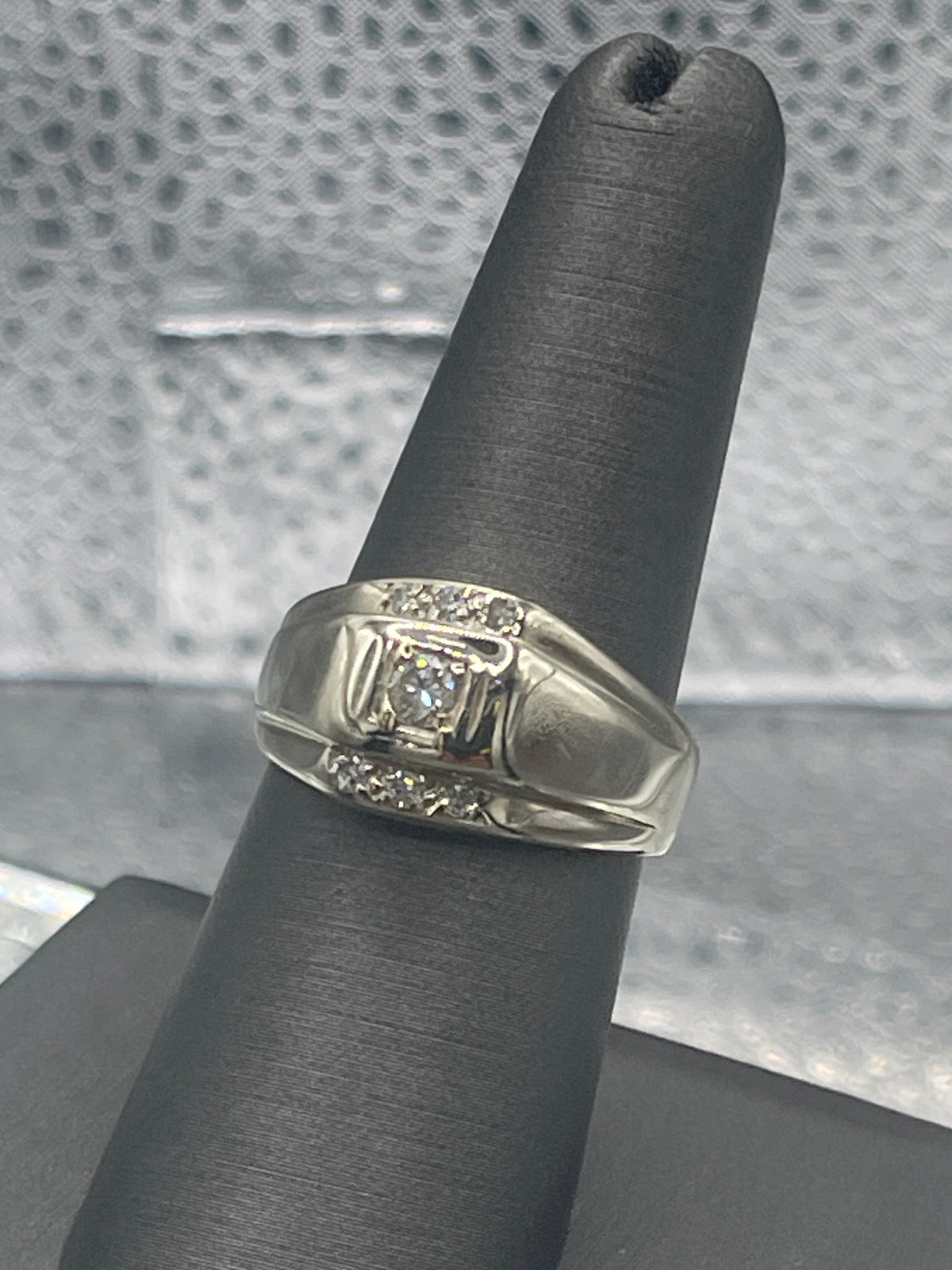 Ladies or Mens 14 Karat Solid White Gold Diamond Ring