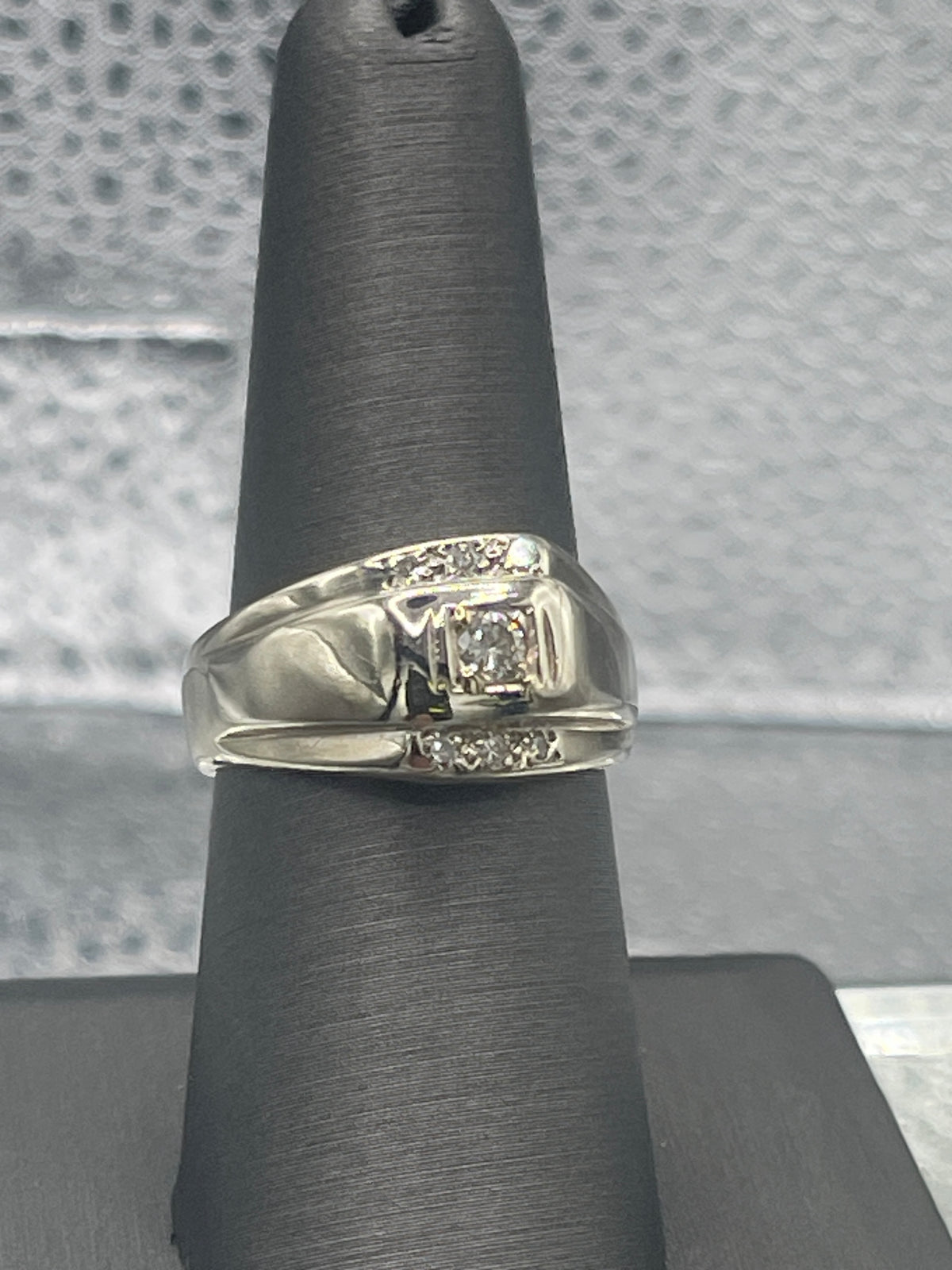 Ladies or Mens 14 Karat Solid White Gold Diamond Ring