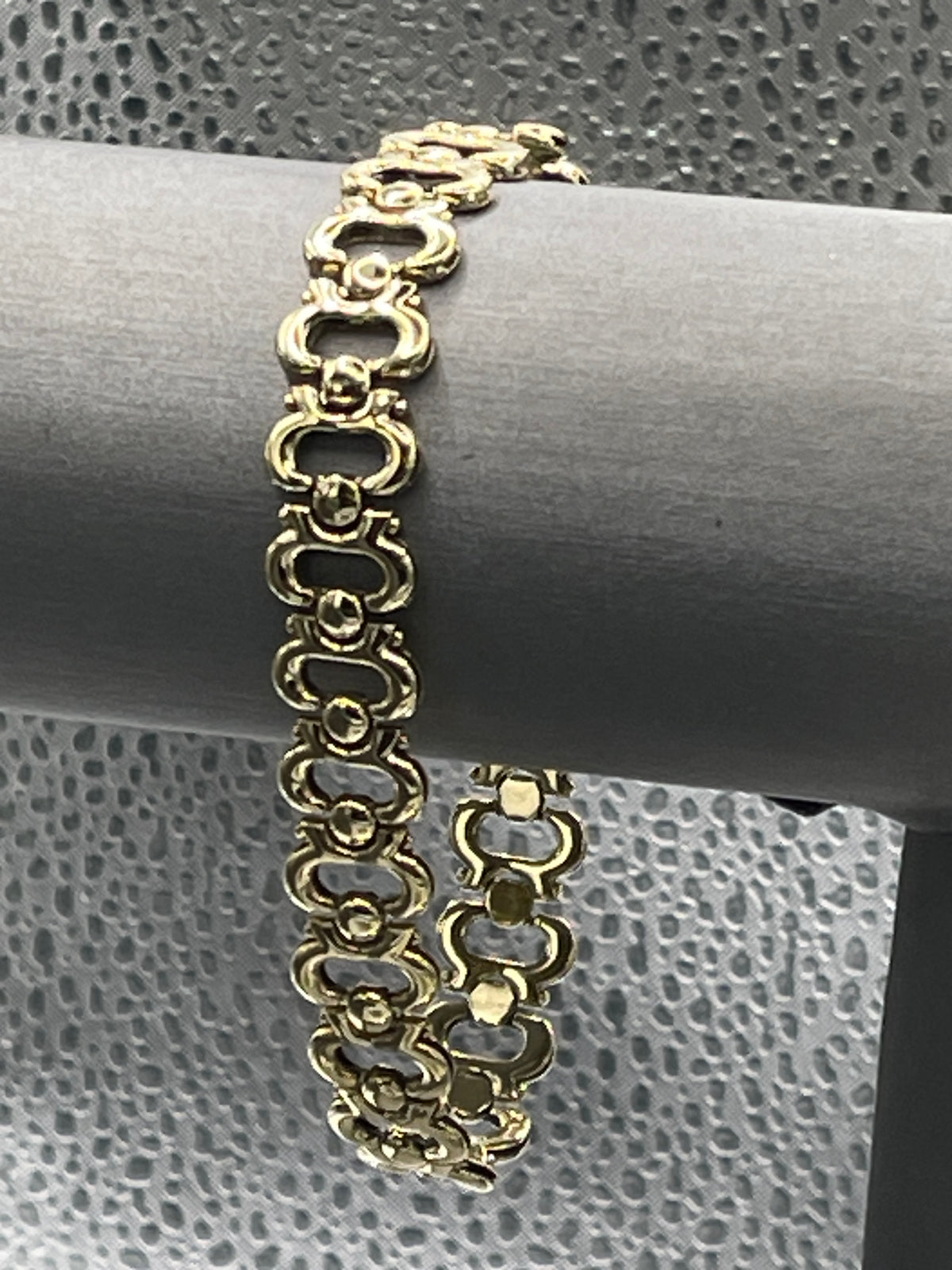 A Fancy Ladies Italian 14 Karat Yellow Gold Oval Custom Link Bracelet