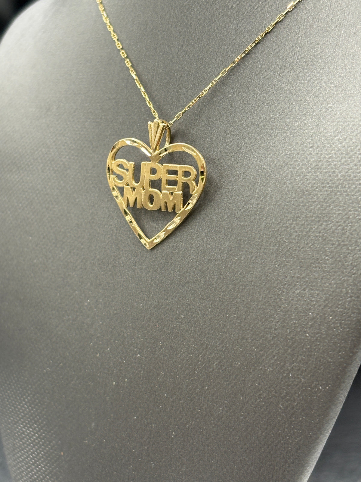 14Kt Ladies Gold Super Mom pendant