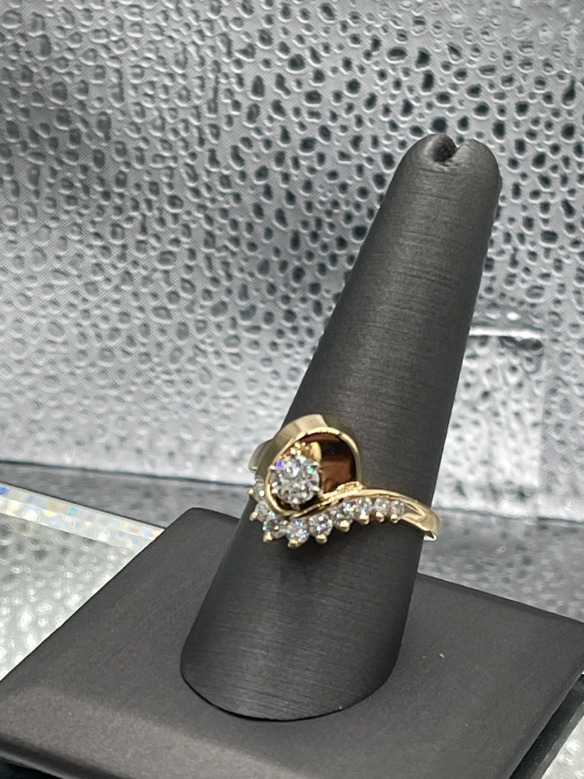 A Magnificent Ladies 14 Karat Yellow Gold Diamond Engagement Ring