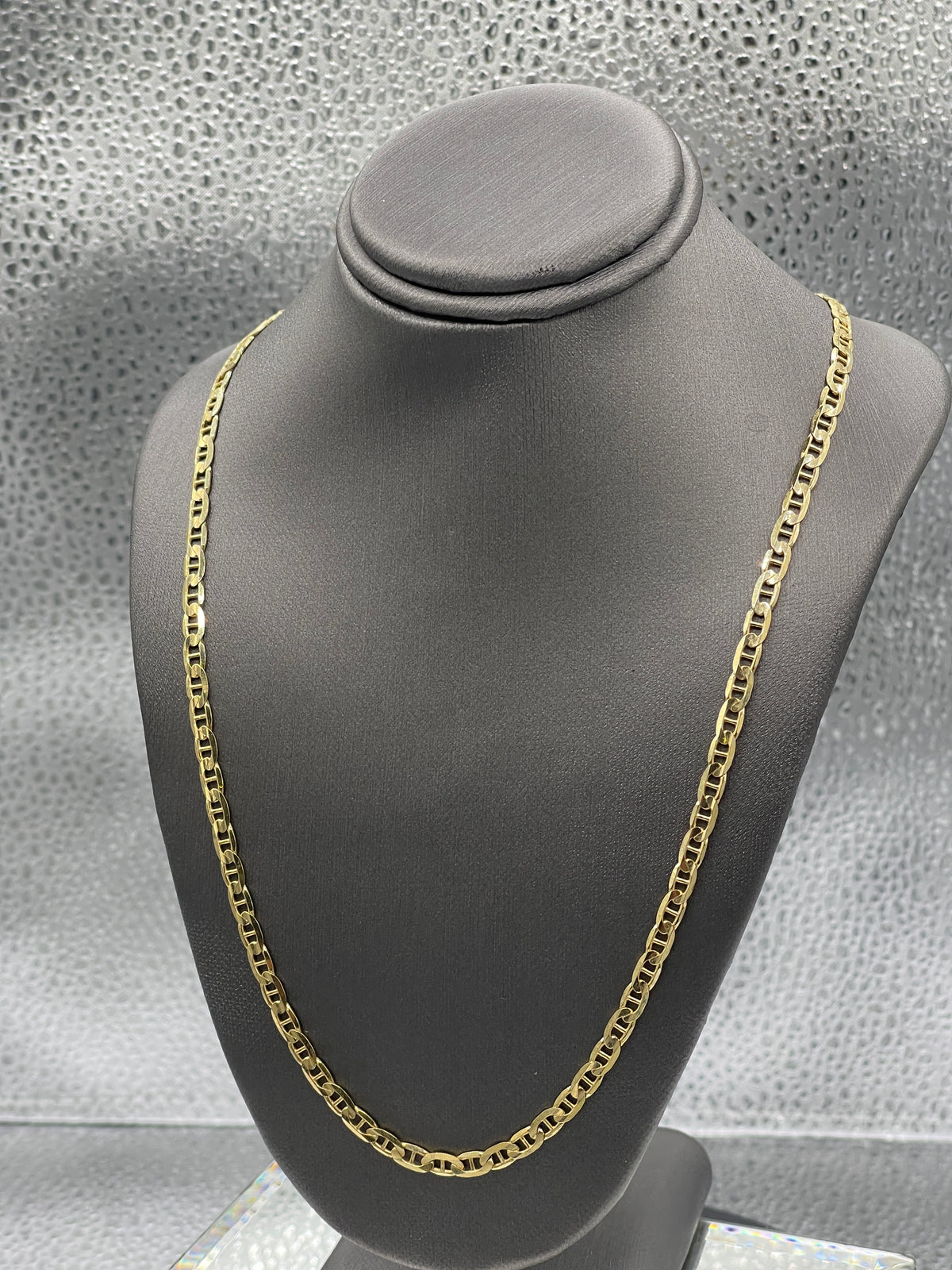 A Fabulous 14 Karat Yellow Gold Solid Anchor Link Necklace