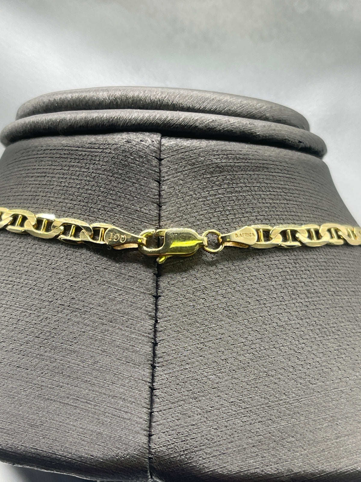 A Fabulous 14 Karat Yellow Gold Solid Anchor Link Necklace