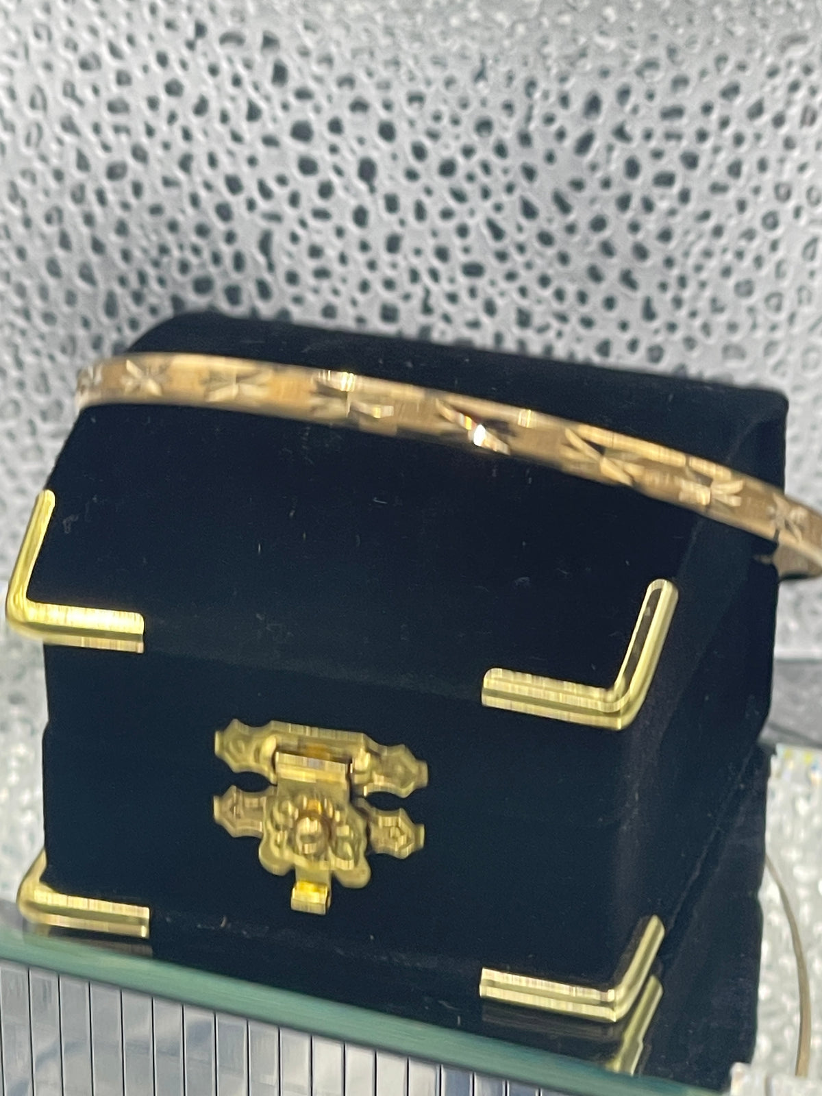 Ladies 14 Karat Yellow Gold Round Bangle Bracelet