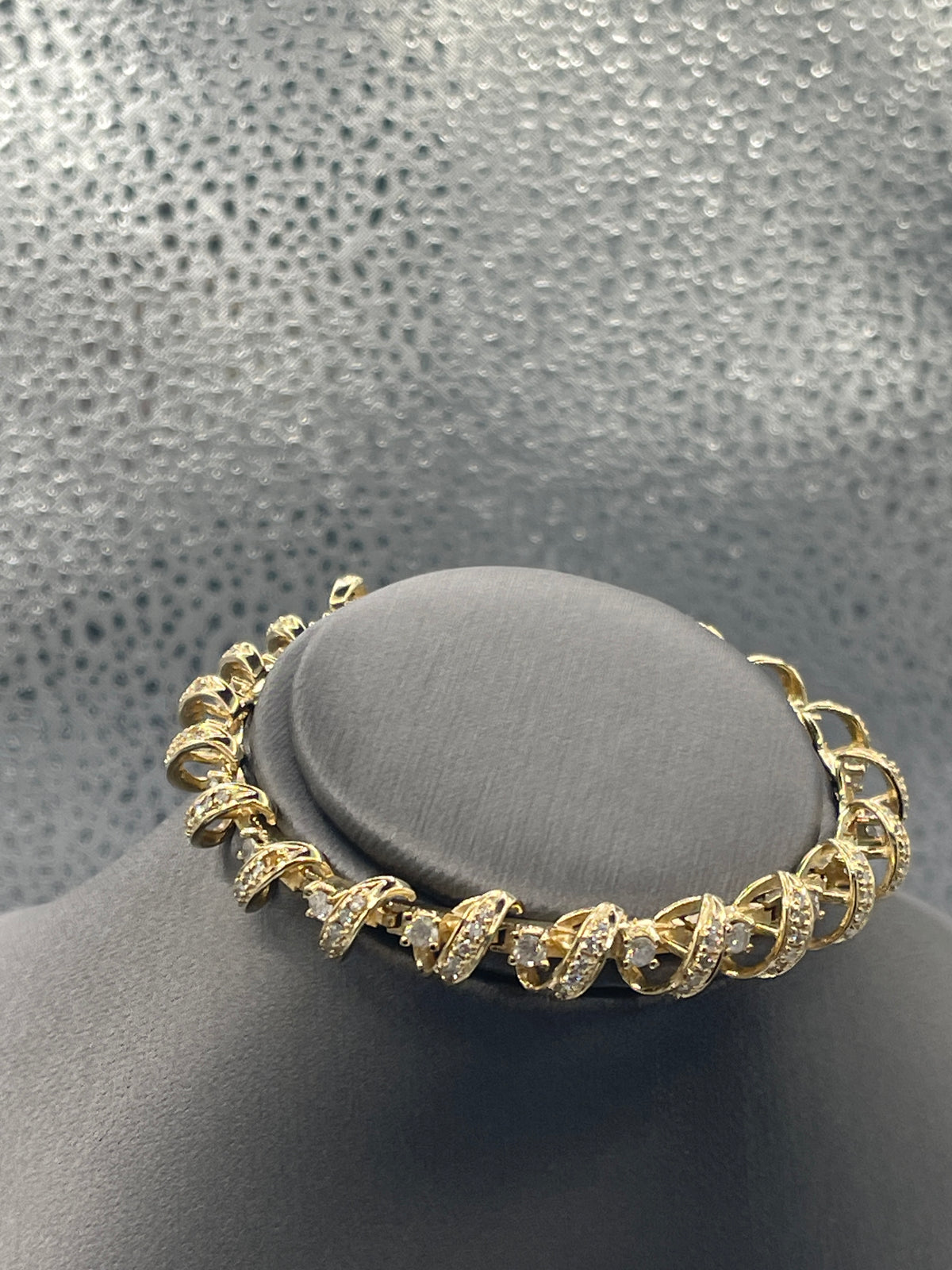 Ladies Gorgeous 14 Karat Yellow Gold Diamond San Marco Bracelet